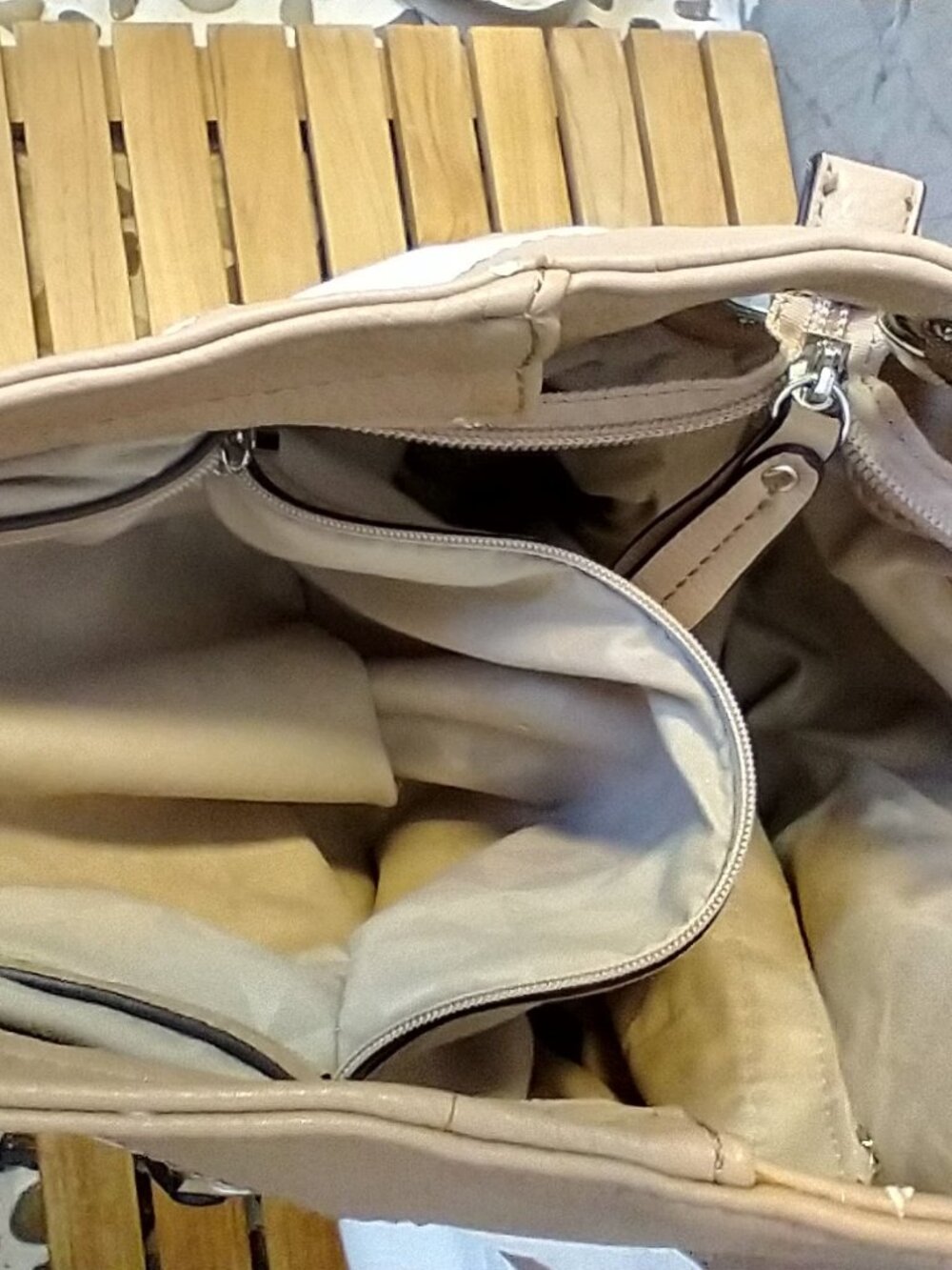 Tan and White Non-leather, Unbranded Hobo Purses - Picture 9 of 9